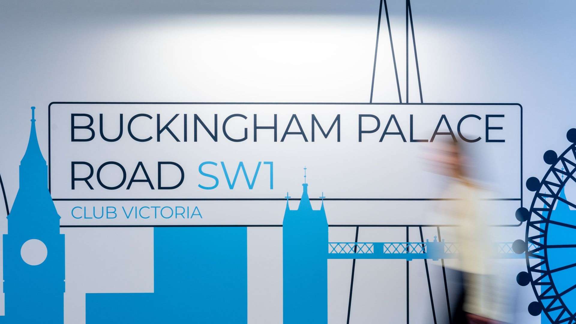 Wall sign saying 'Buckingham Palace Road SW1'